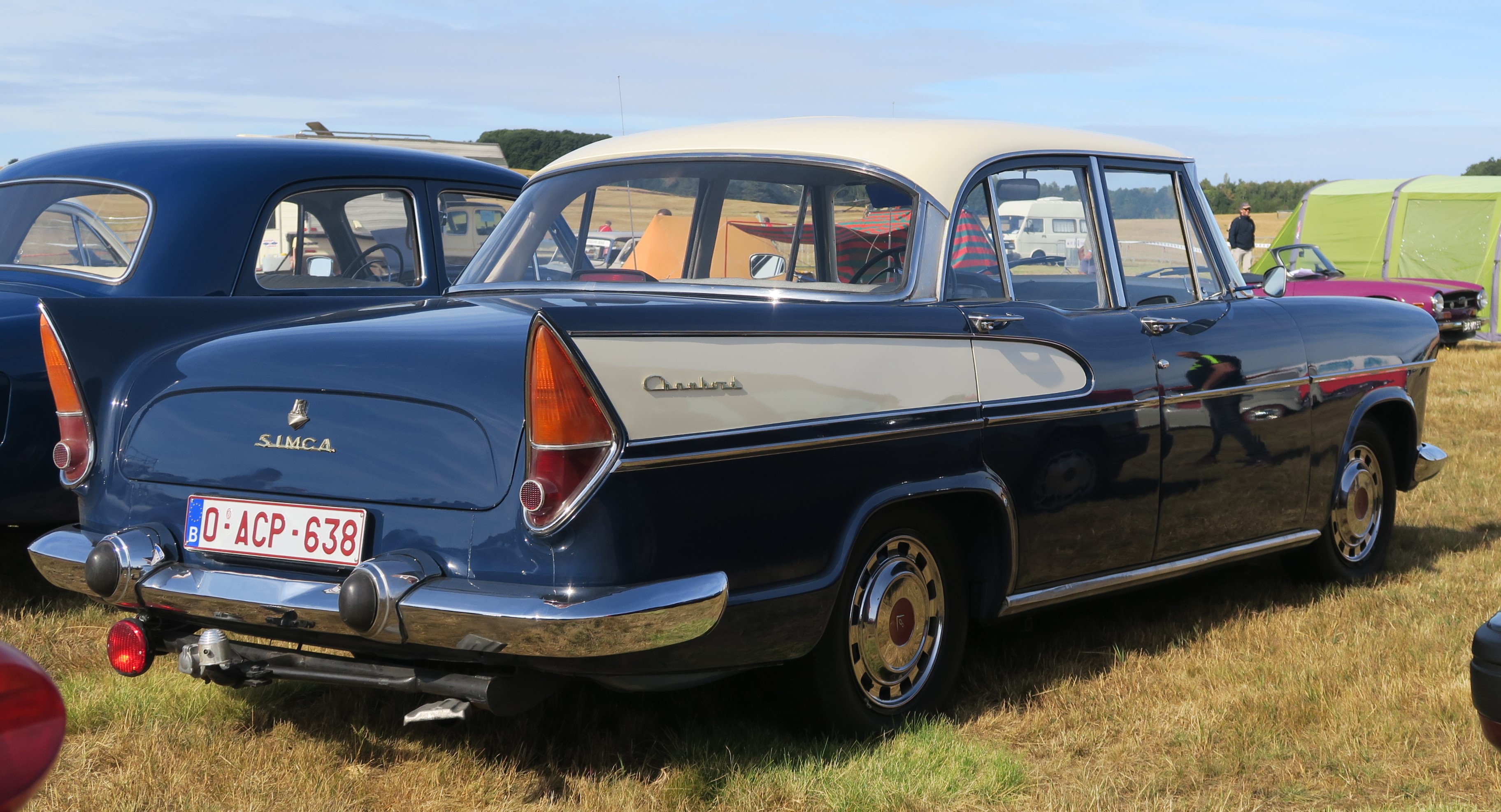 Simca_Chambord_at_Schaffen-Dienst_2018.jpg